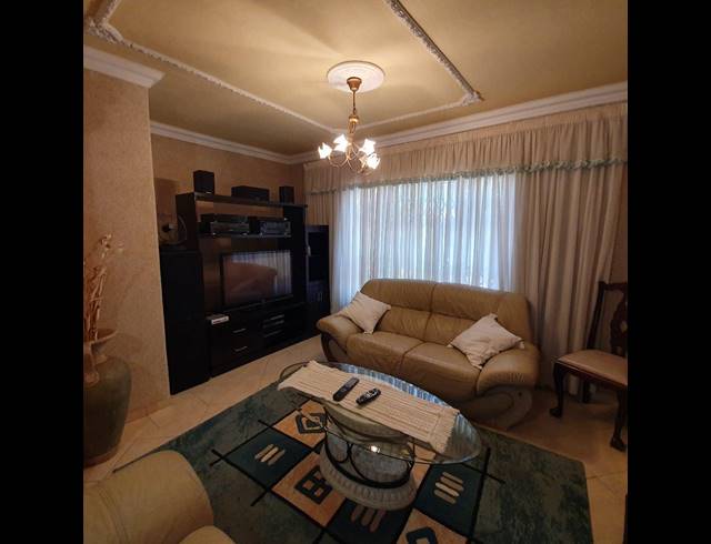 3 BEDROOM HOUSE SOLD IN THE ORCHARDS